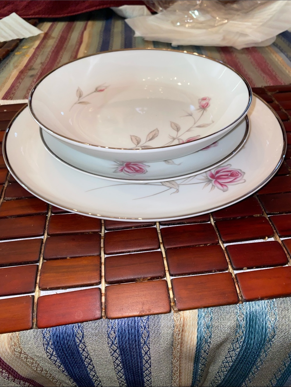 Vintage Seizan Classic White Porcelain Dinnerware Set with Pink Rose Motif